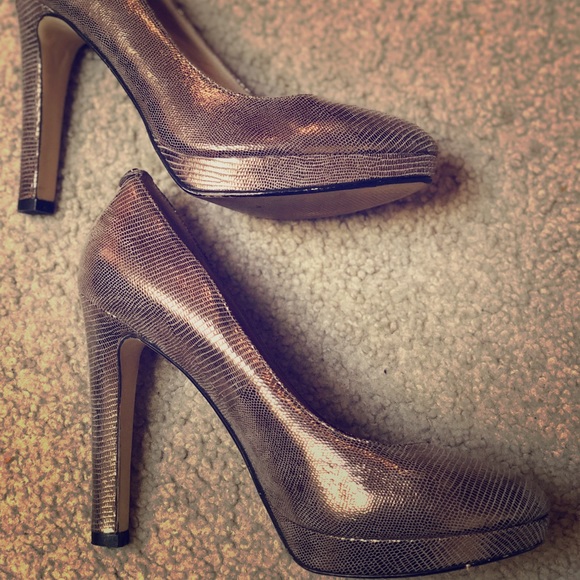 MICHAEL Michael Kors Shoes - Michael Kors Metallic Size 8, Platform Pump